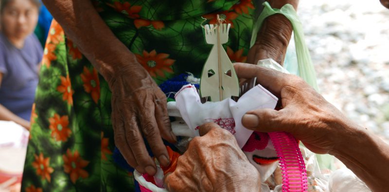 San Gregorio (Hgo)_Ritual de ofrenda para el agua _figura de la Madre Tierra en su canasta.